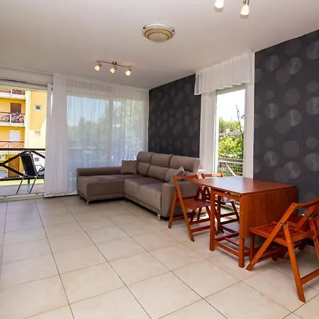 شقة 145 - Fiatalos, Oldalpanoramas, Vizkoezeli Apartman بالاتونوشود