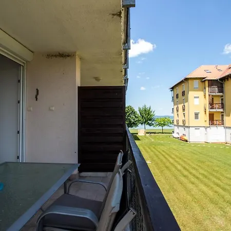 شقة 145 - Fiatalos, Oldalpanoramas, Vizkoezeli Apartman بالاتونوشود